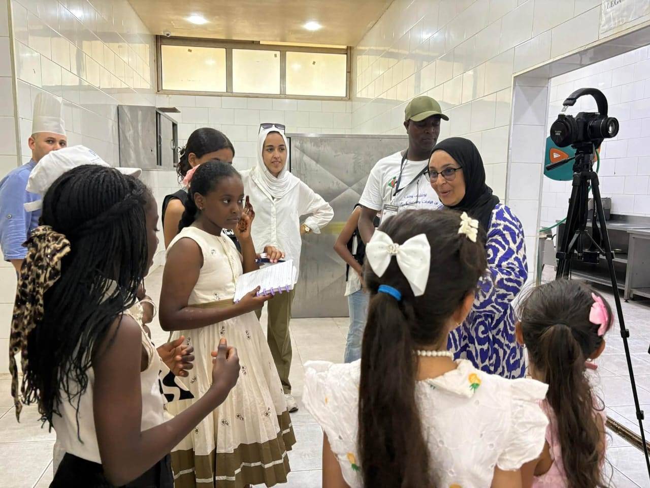 الشيف وسيلة بن ناصر ترسم البهجة في نادي الصحفي الصغير بأدرار
